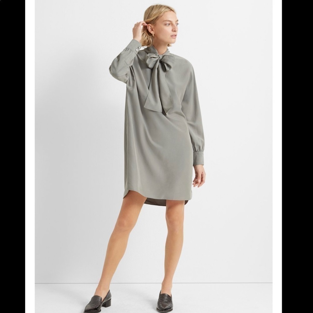 𝅺BNWT Club Monaco Tie Neck dress in Sage